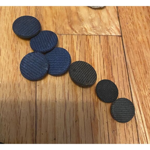 Vintage and Antique Silk and Fabric Buttons Various Sizes - Picture 4 of 6